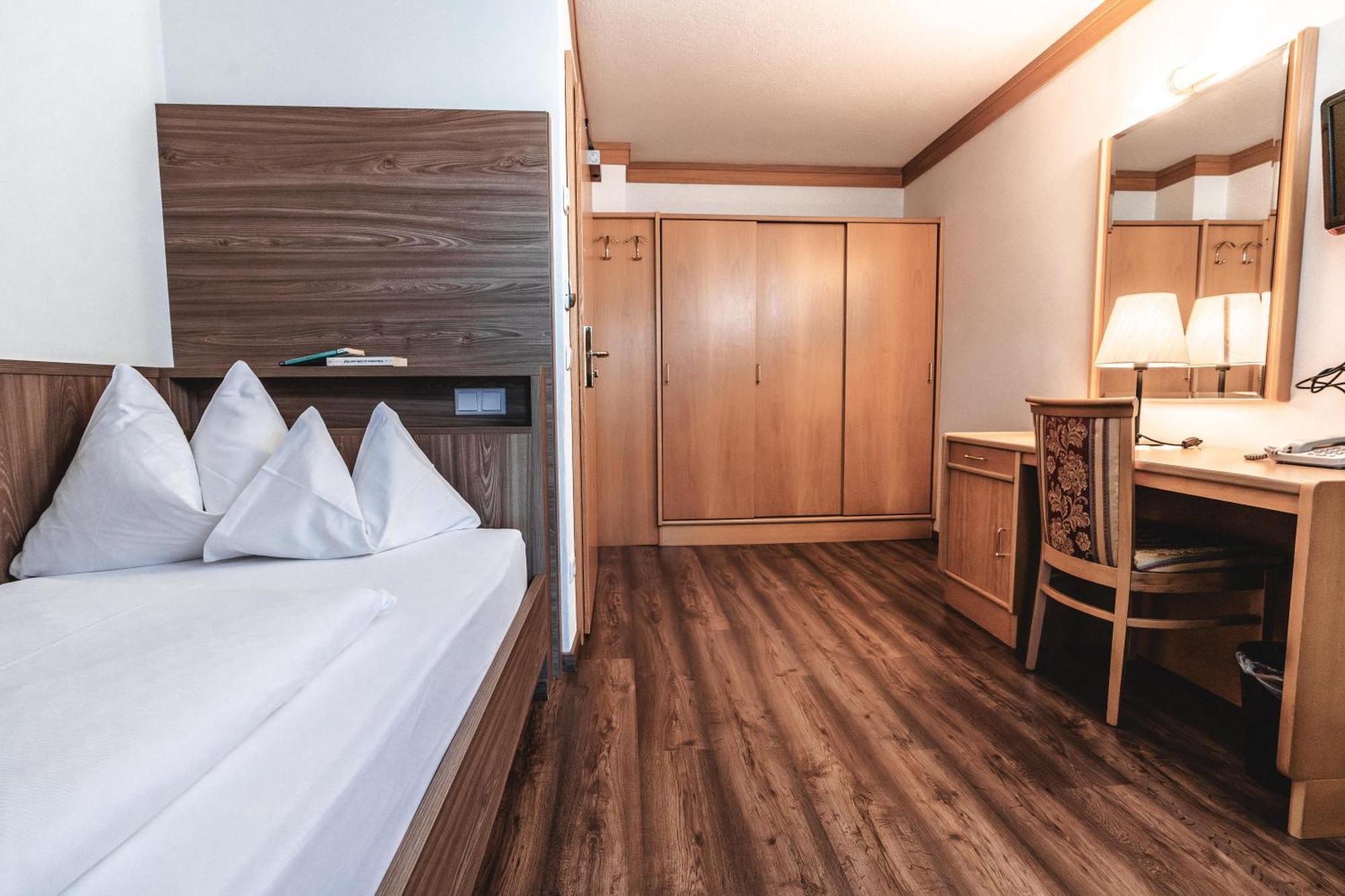 Hotel Reischach Brunico Ngoại thất bức ảnh